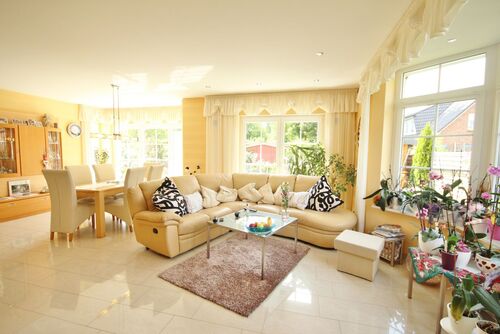 Elegante Villa mit Fernblick und Wintergarten (003a)