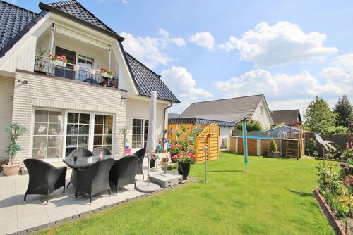 Elegante Villa mit Fernblick und Wintergarten (003a)