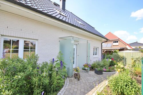 Elegante Villa mit Fernblick und Wintergarten (003a)