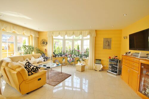 Elegante Villa mit Fernblick und Wintergarten (003a)