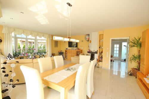 Elegante Villa mit Fernblick und Wintergarten (003a)