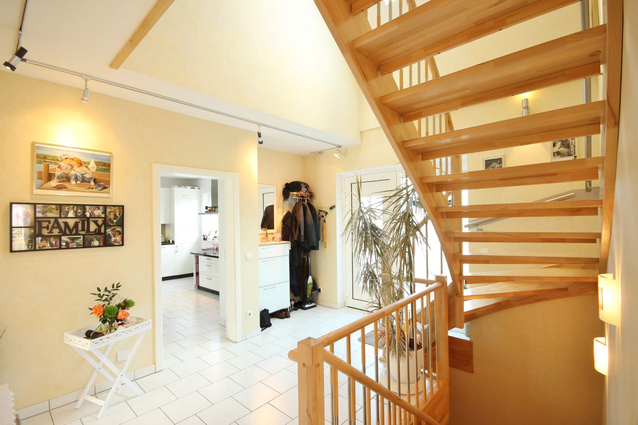 Elegante Villa mit Fernblick und Wintergarten (003a)
