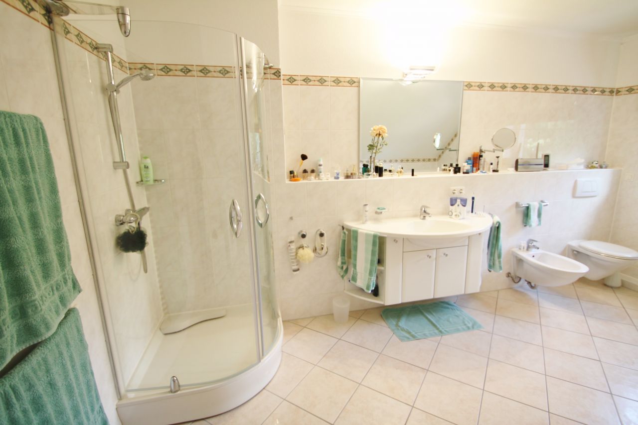 Luxuriöse Eigentumswohnung im Herzen einer eleganten Villa (005a)