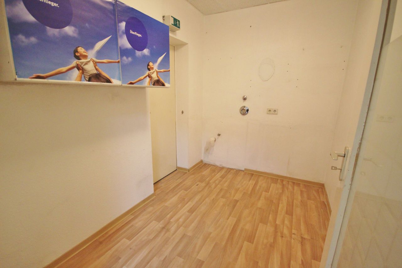 Modernes Loft mit großzügiger Raumgestaltung und hochwertigen Ausstattungsdetails (010a)