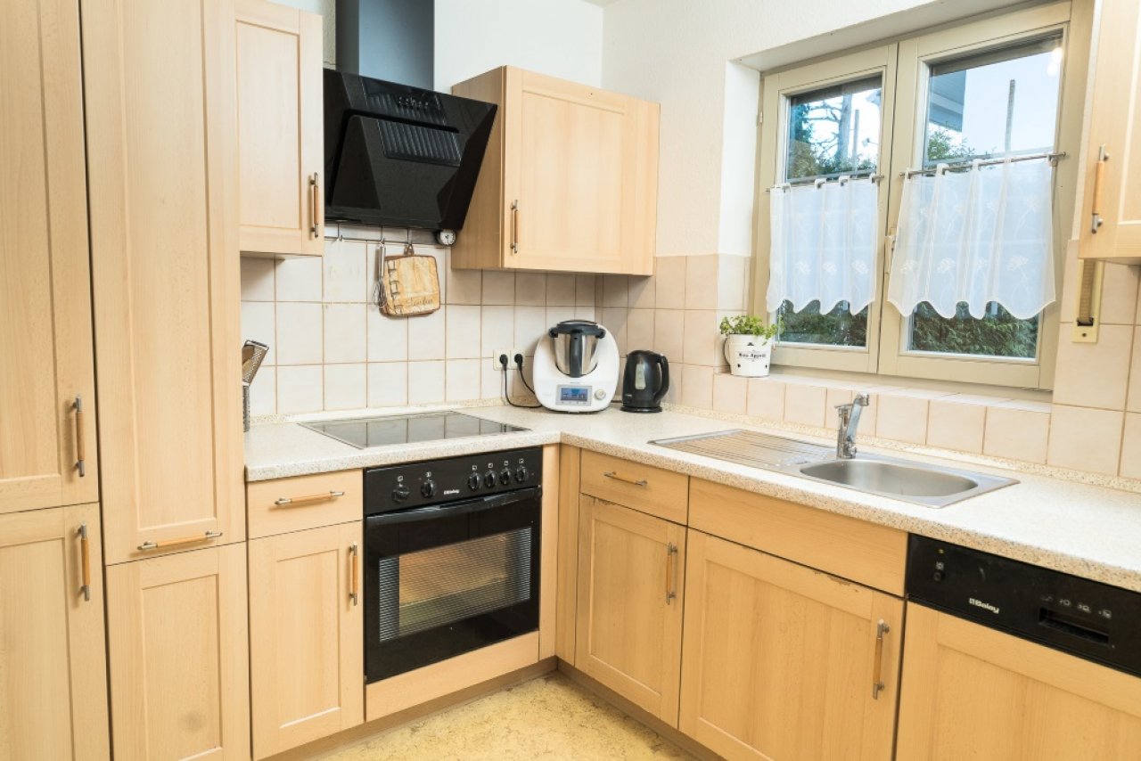 Moderne und neuwertige 2 1/2-Zimmer-Wohnung am Zentrum von Achern (ETW, Fromann-Ganter) — Küche
