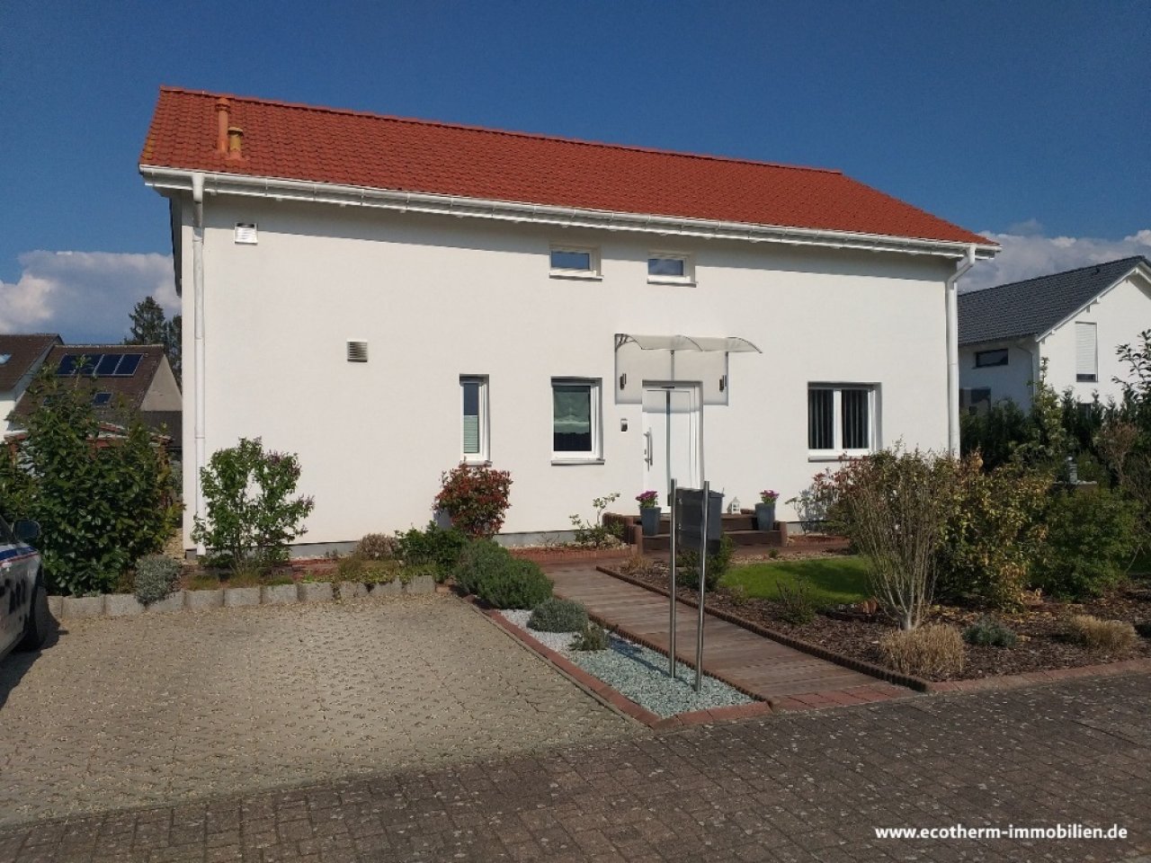 Modernes, neuwertiges EFH in Achern-Ortsteil (EFH, Hahn) — Aussenansicht/Eingang