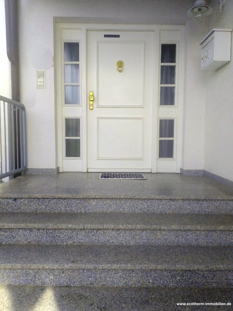 Großzügiges Einfamilienhaus im Neubaugebiet (EFH, Jakubczyk) — Hauseingang