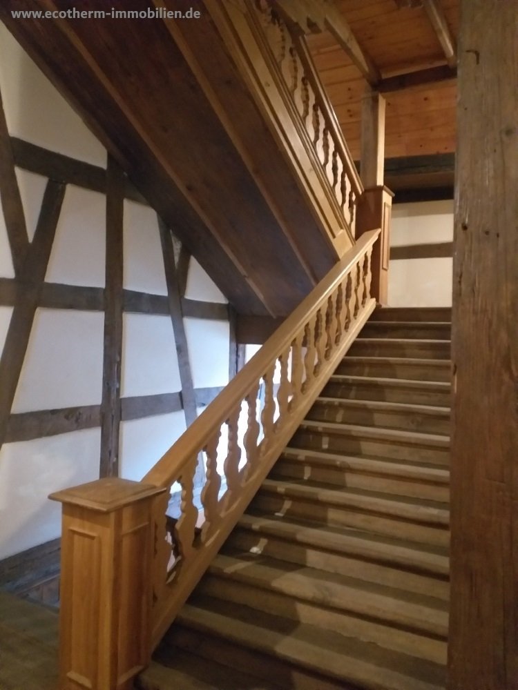 4-Zimmer-Wohnung in historischem Gebäude