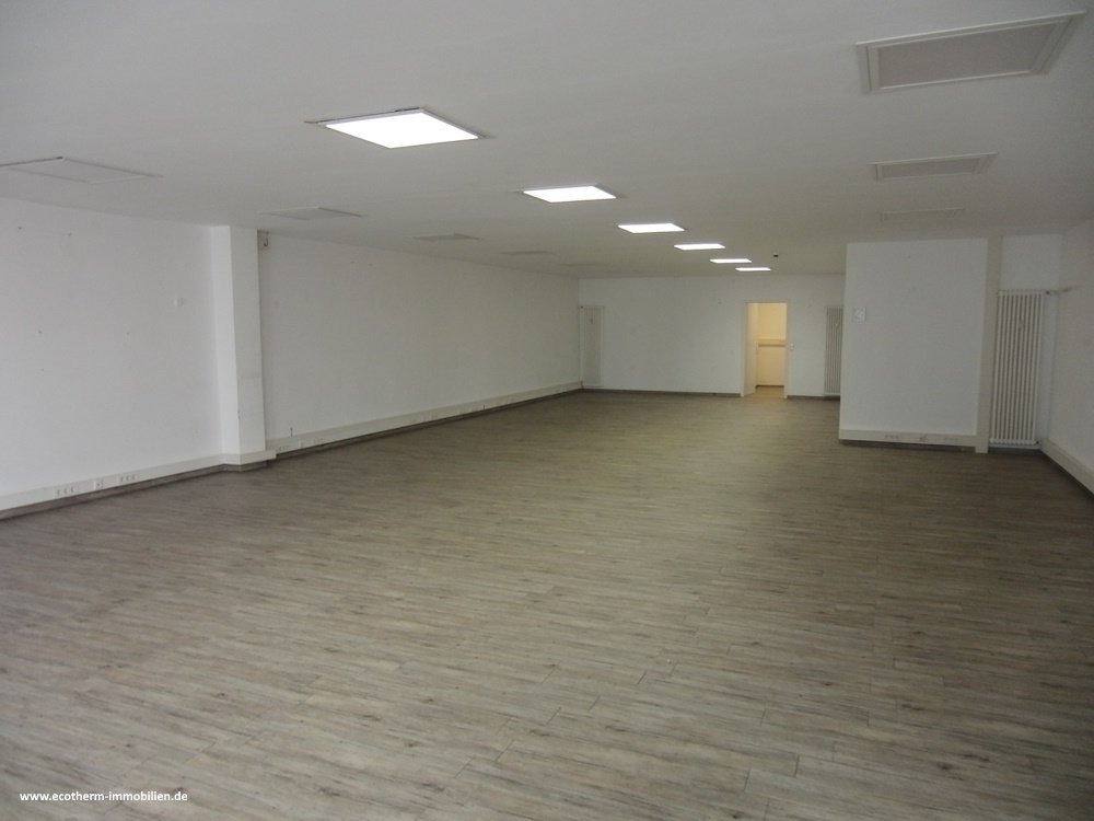 Große Gewerbefläche im Zentrum von Kappelrodeck (Ladenlokal, Lamm)